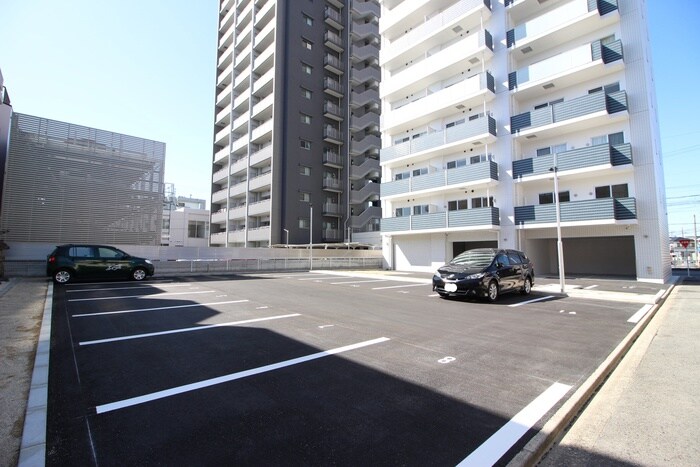物件外観写真3　(駐車場)