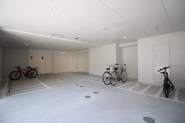 物件外観写真4　(駐輪場)