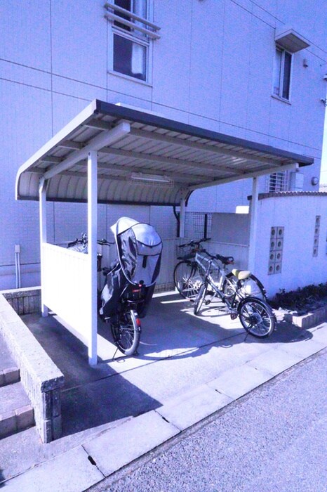 物件外観写真4　(駐輪場)