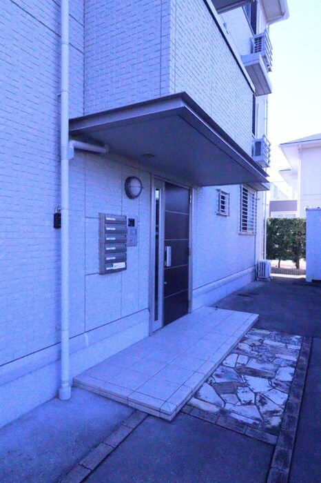 物件外観写真5　(エントランス部分)