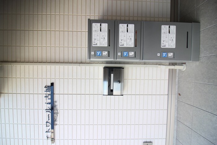 物件外観写真5　(エントランス部分)