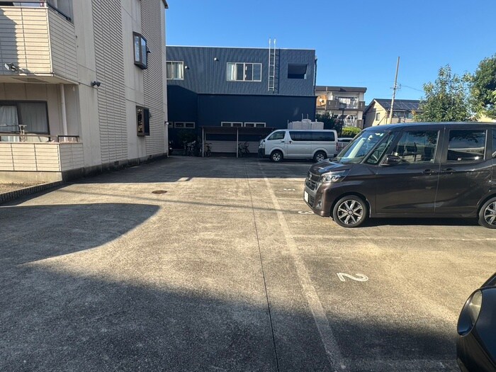 物件外観写真3　(駐車場)
