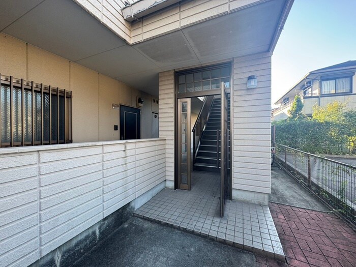 物件外観写真5　(エントランス部分)