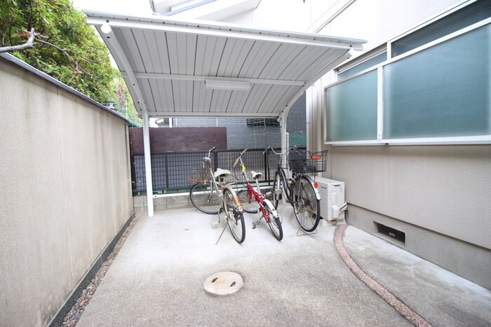 物件外観写真3　(駐輪場)