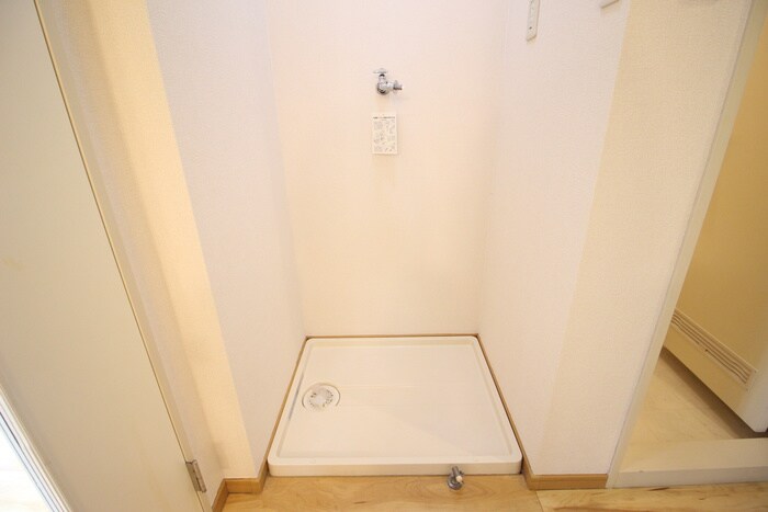 物件内観写真12　(洗濯機置場)