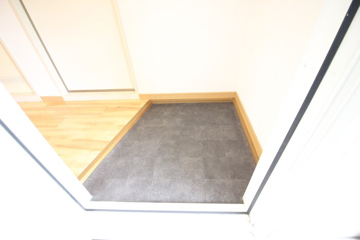 物件内観写真16　(玄関)