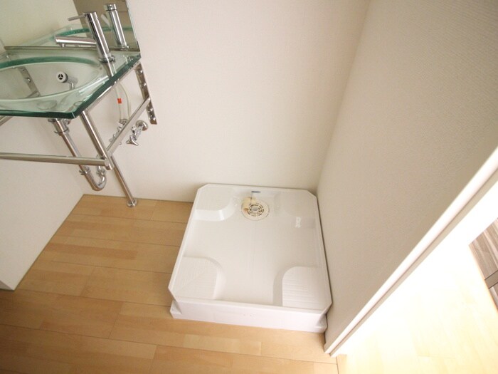 物件内観写真12　(洗濯機置場)