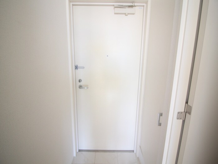 物件内観写真14　(玄関)