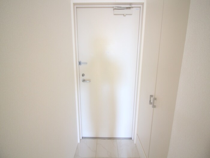 物件内観写真18　(玄関)