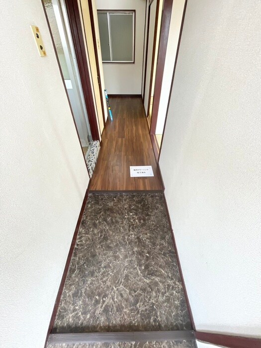 物件内観写真9　(玄関)