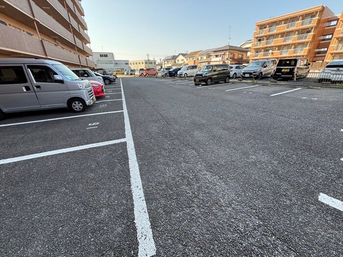 物件外観写真2　(駐車場)