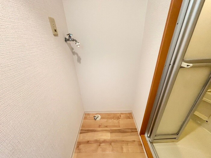 物件内観写真12　(洗濯機置場)