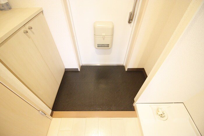 物件内観写真14　(玄関)