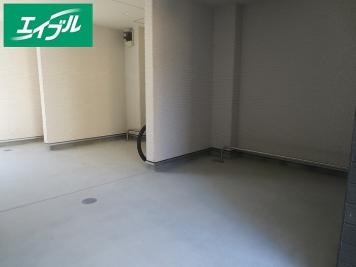 物件外観写真3　(駐輪場)