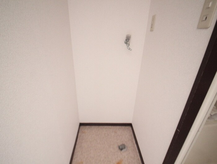 物件内観写真14　(洗濯機置場)