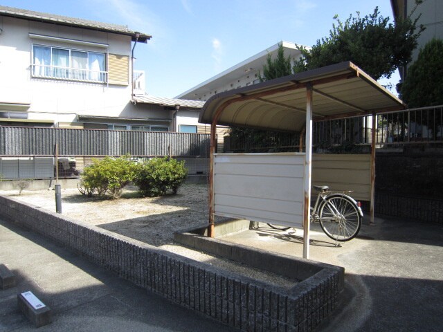 物件外観写真3　(駐輪場)