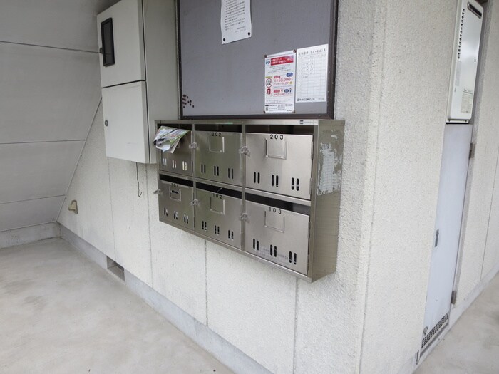 物件外観写真5　(エントランス部分)