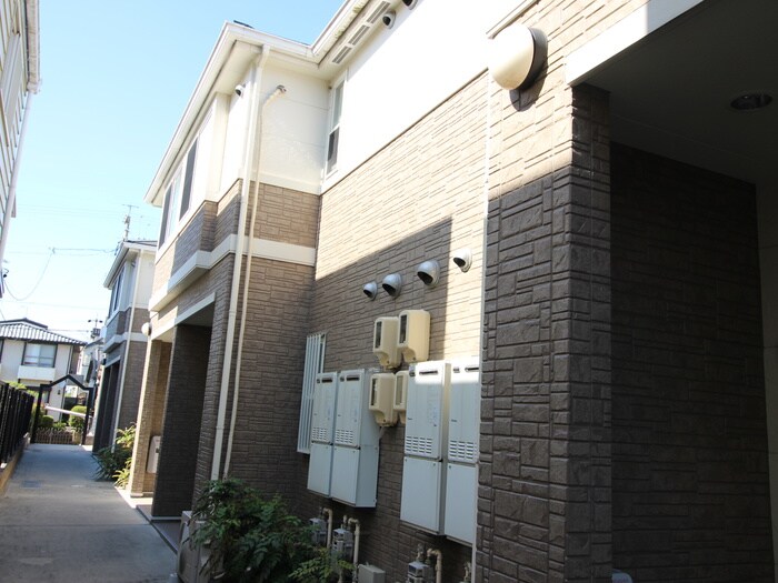 物件外観写真2　(エントランス部分)