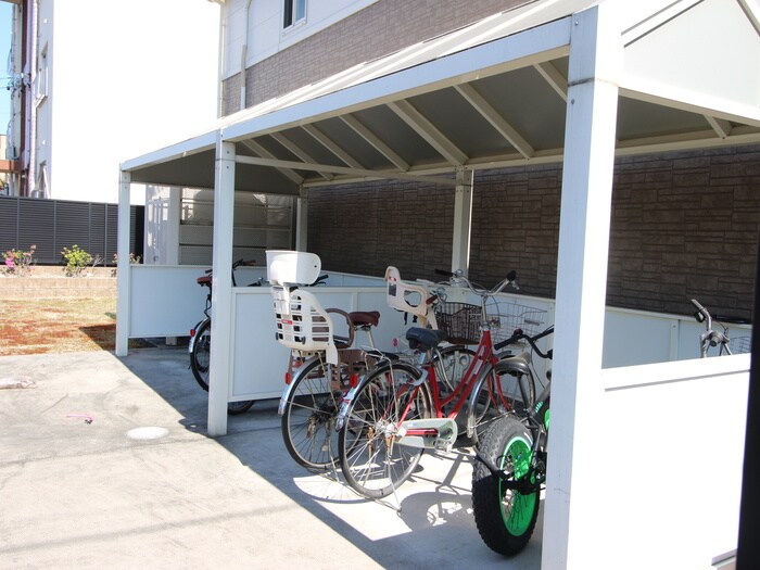 物件外観写真6　(駐輪場)