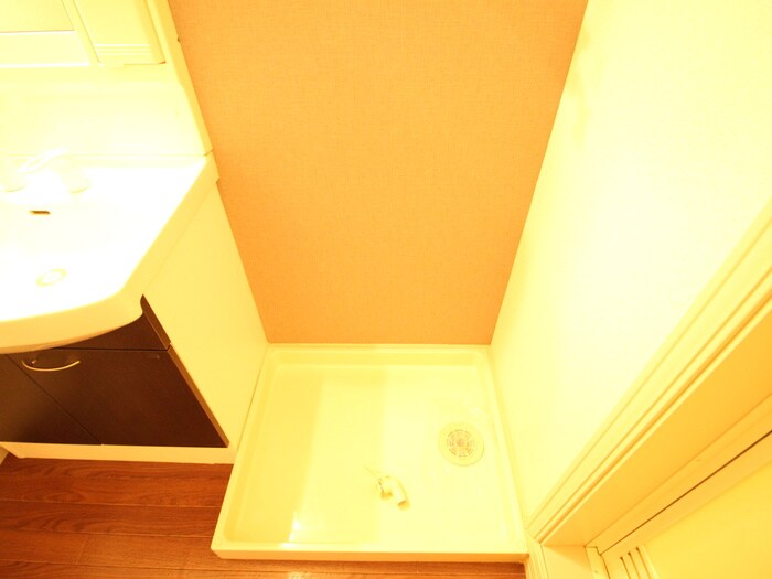 物件内観写真16　(洗濯機置場)