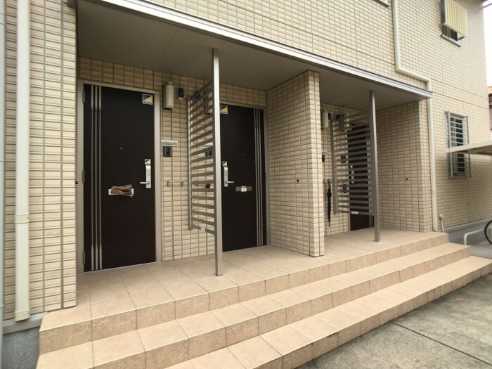 物件外観写真5　(エントランス部分)
