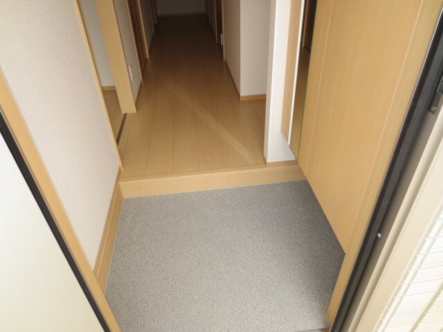 物件内観写真15　(玄関)