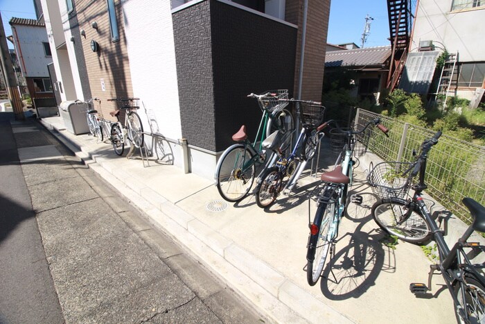 物件外観写真4　(駐輪場)