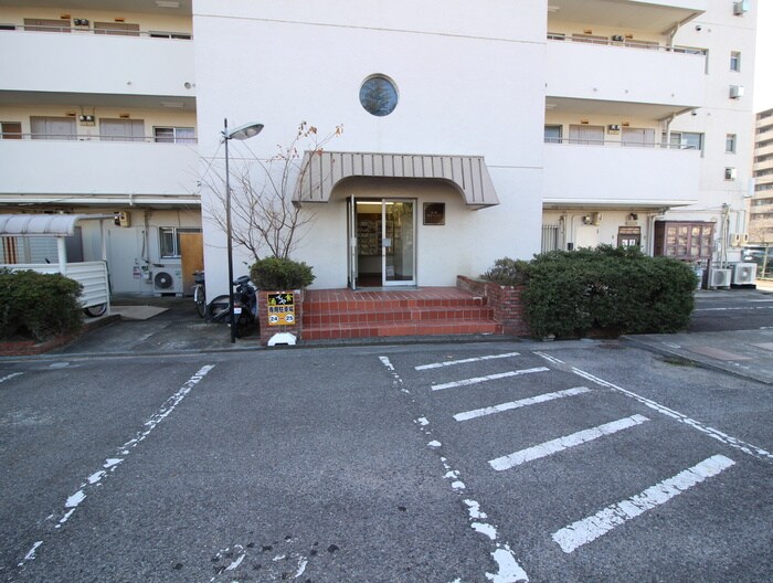 物件外観写真5　(エントランス部分)