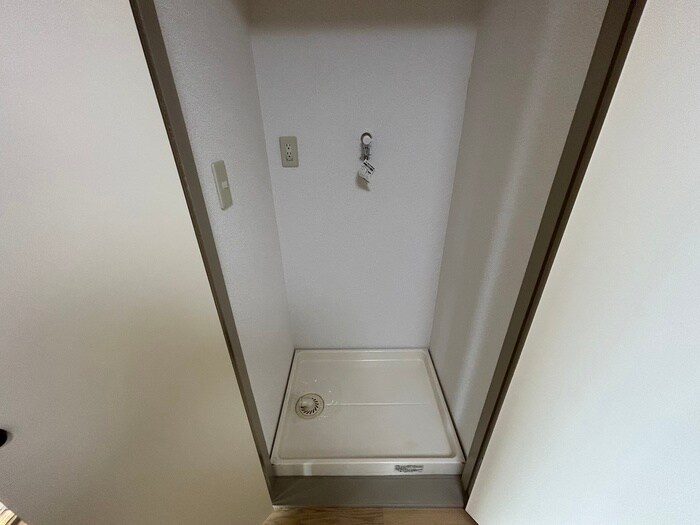 物件内観写真17　(洗濯機置場)