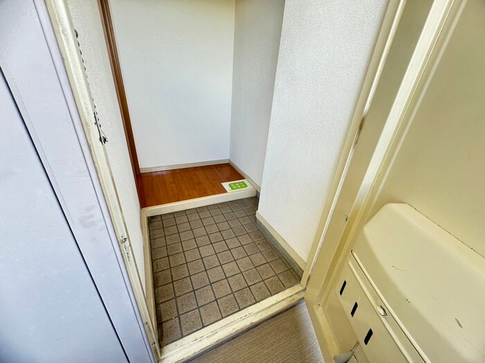 物件内観写真18　(玄関)