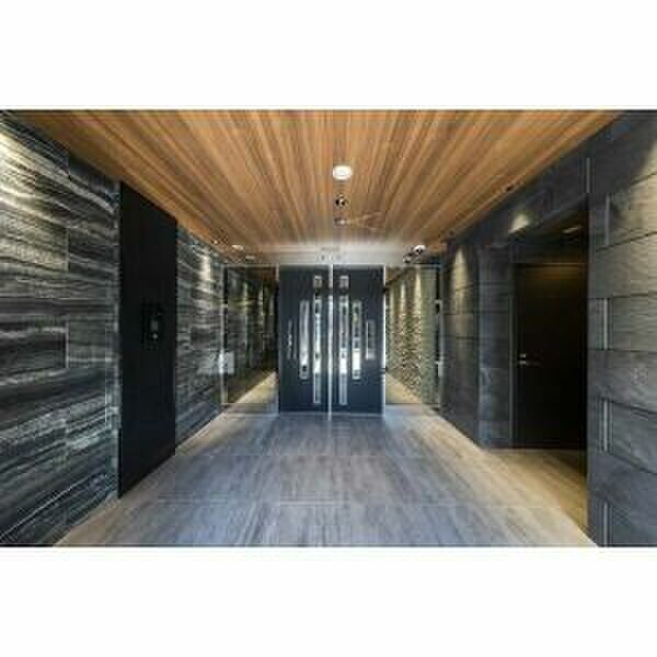 物件外観写真5　(エントランス部分)