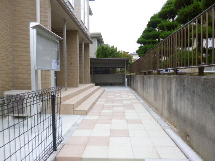 物件外観写真4　(エントランス部分)