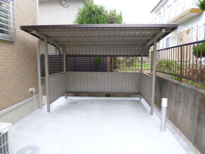 物件外観写真5　(駐輪場)