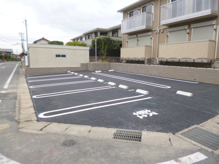 物件外観写真6　(駐車場)