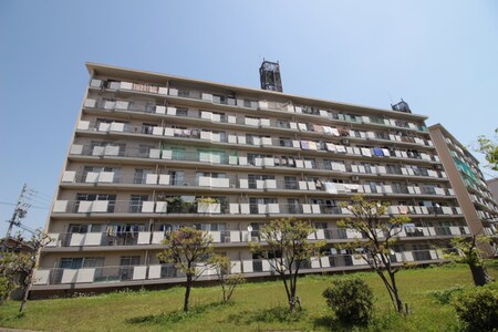 鳴海西団地２号棟（４０１）外観写真