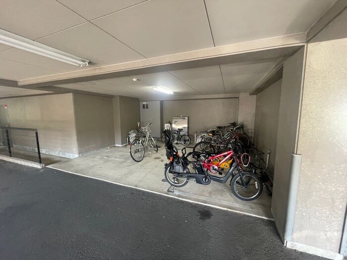 物件外観写真6　(駐輪場)