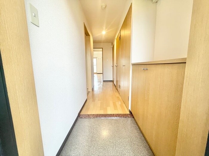 物件内観写真13　(玄関)