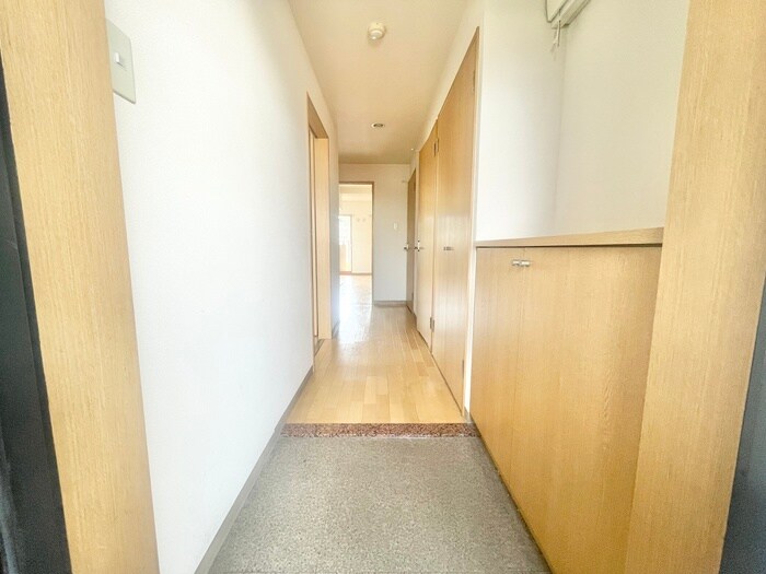 物件内観写真13　(玄関)