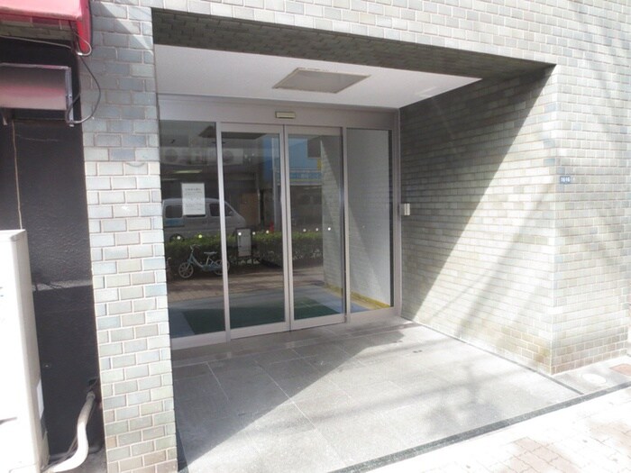 物件外観写真3　(エントランス部分)
