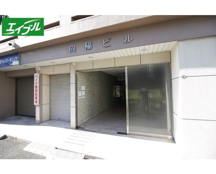 物件外観写真5　(エントランス部分)