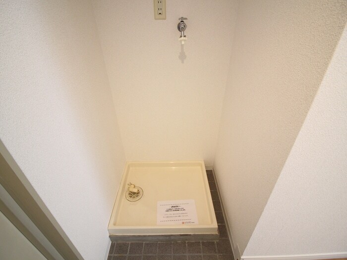 物件内観写真13　(洗濯機置場)