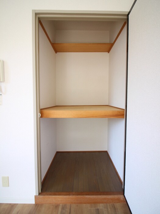 物件内観写真16　(収納)