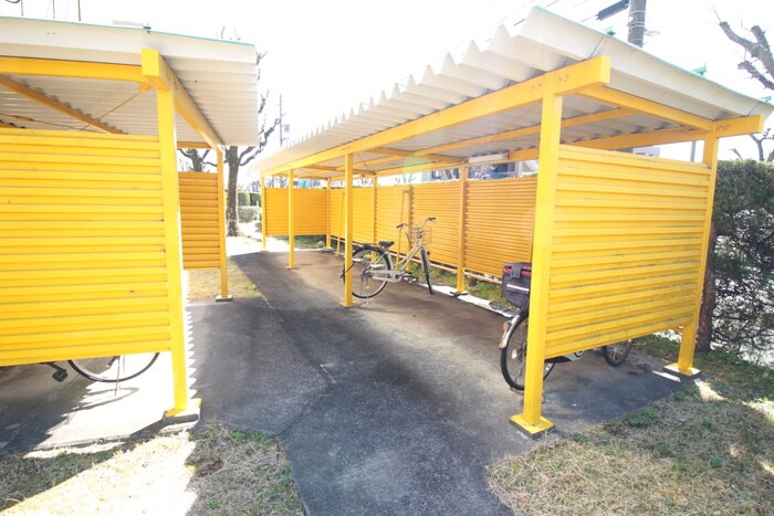 物件外観写真4　(駐輪場)