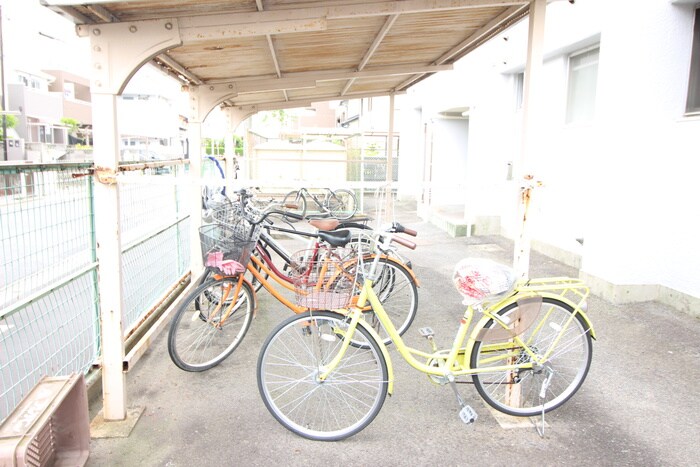物件外観写真4　(駐輪場)