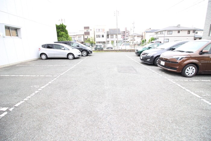 物件外観写真5　(駐車場)
