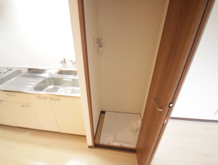 物件内観写真15　(洗濯機置場)