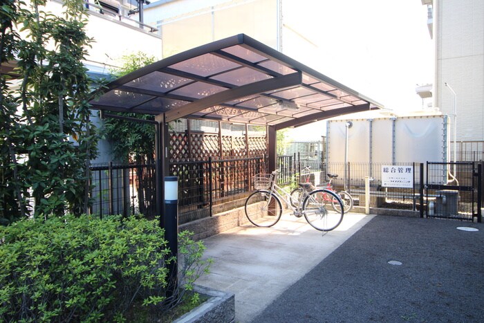 物件外観写真4　(駐輪場)