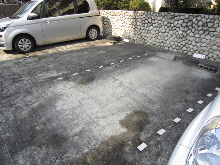物件外観写真6　(駐車場)