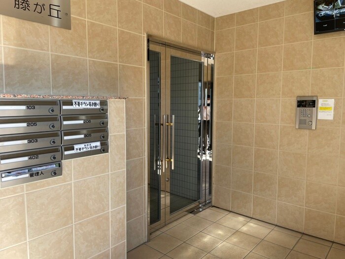 物件外観写真2　(エントランス部分)