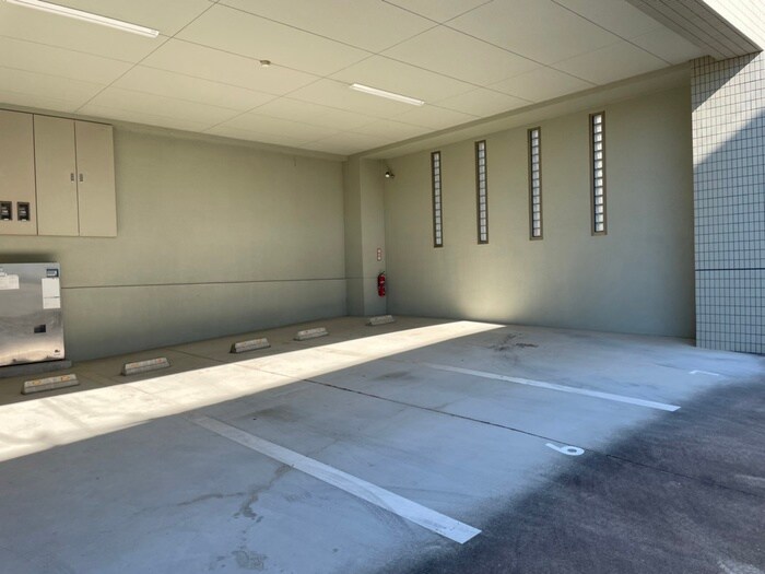 物件外観写真5　(駐車場)